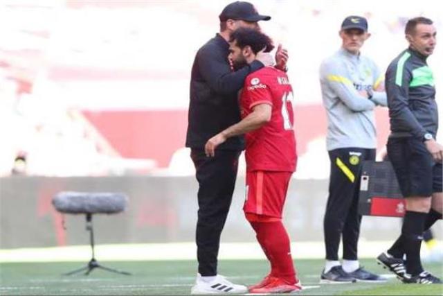 صلاح أثناء خروجه من اللقاء