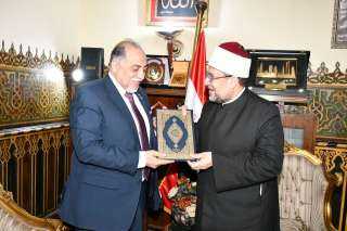 وزير الأوقاف وشيخ مشايخ الطرق...