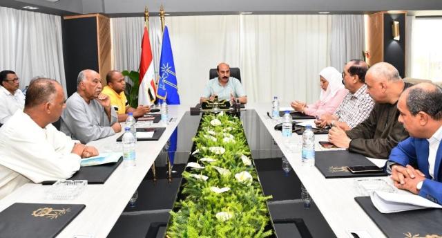 محافظ أسوان : نقل والتحفظ على رؤوس الماشية ورعايتها بأحد المحاجر البيطرية وبيعها بالمزاد العلنى بإشراف النيابة العامة