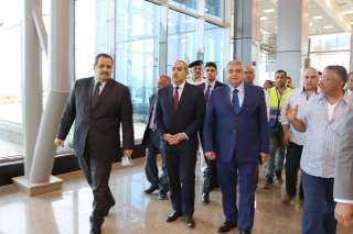 وزير الطيران يتفقد المراحل النهائية...