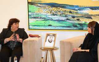 وزيرة الثقافة تقدم واجب العزاء...