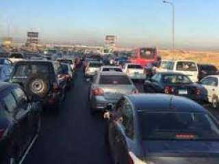 أعلى المحور في الجيزة.. زحام...