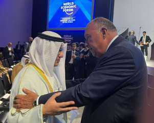 وزير الخرجية يلتقى نظيره الكويتى...