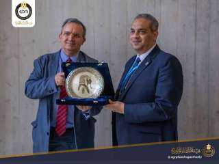 رئيس هيئه الدواء يلتقي مساعد...