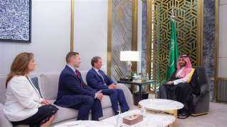 محمد بن سلمان يستقبل وفدًا...