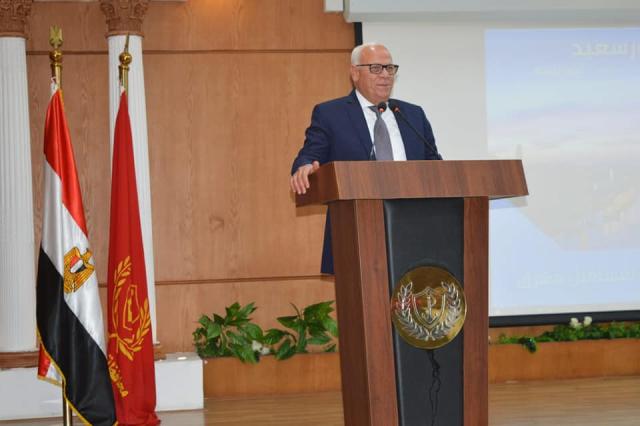 محافظ بورسعيد يتابع مستجدات الأعمال بالمشروعات الجاري تنفيذها بجميع الأحياء