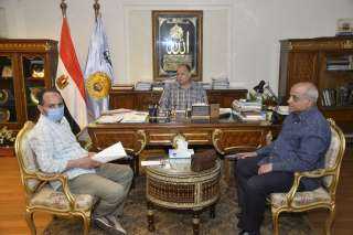 محافظ أسيوط يناقش خطة هيئة...