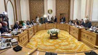 بد جلسة المباحثات بين وزير...