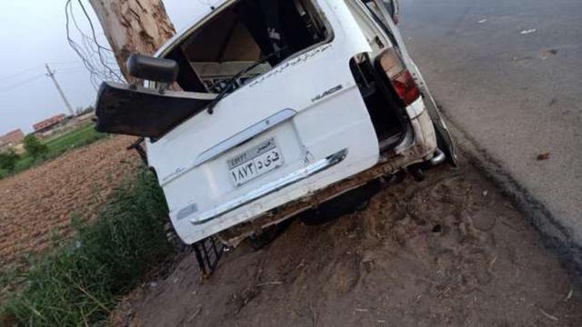 انقلاب سيارة على طريق القاهرة الفيوم الصحراوي