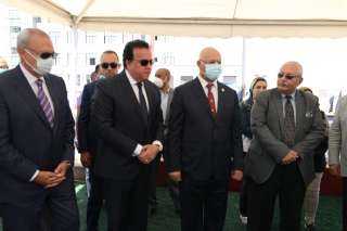 وزير التعليم العالي ومحافظ القليوبية...