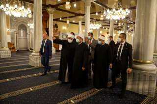 الإمام الأكبر يتفقد أعمال التجديد...