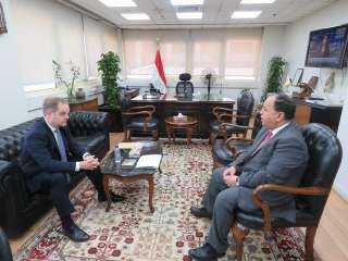 وزير المالية يلتقى السفير البريطاني...