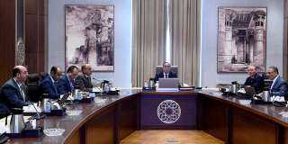 مدبولى يتابع موقف الأراضى المزمع...