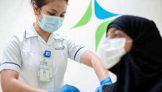 الإمارات تعلن إكمال تطعيم 100%...