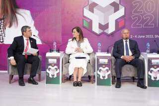 وزير النقل يستعرض  استراتيجية...