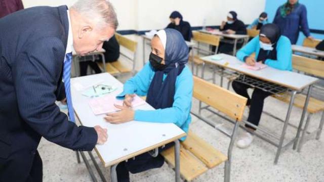 الدكتور محمد مجاهد نائب وزير التعليم يتفقد لجان الامتحانات