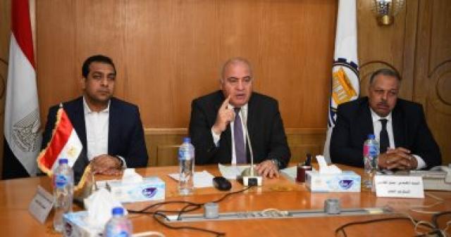 محافظ قنا في جلسة حوار مجتمعي مع أهالي منطقة الحميدات
