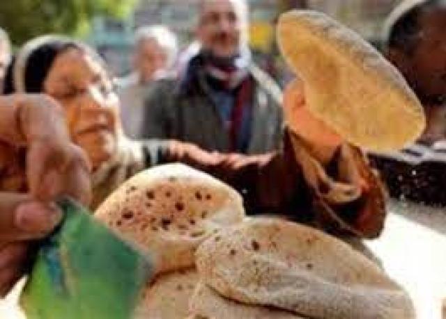 تفاصيل نظام صرف الخبز الجديد على بطاقات التموين.. فيديو