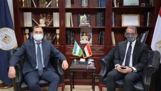 وزير السياحة يبحث مع سفير...