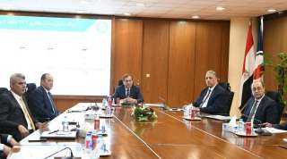 وزير البترول يتابع منظومة تأمين...