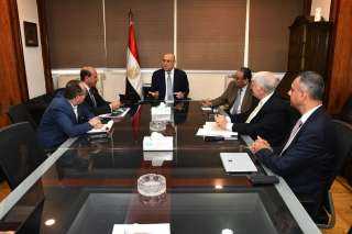 وزير الإسكان يتابع تقدم الأعمال...
