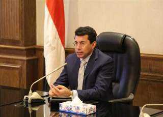 وزير الرياضة يعقد اجتماعاً طارئاً...