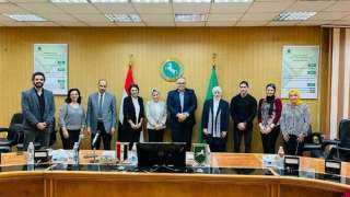 محافظ الشرقية يلتقي فريق عمل...