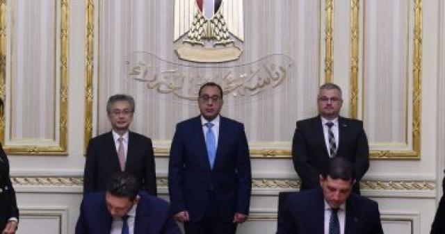 مدبولى يشهد توقيع مذكرة لإقامة مصنع لـ”سومیتومو” اليابانية بالعاشر