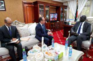 السفير المصري في جوبا يلتقي...