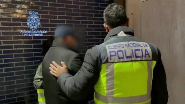 إسبانيا: اعتقال شرطيين في حملة على كبرى عصابات المخدرات