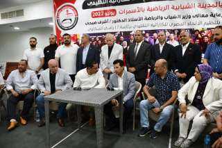 وزير الرياضة يشهد مران المنتخب...