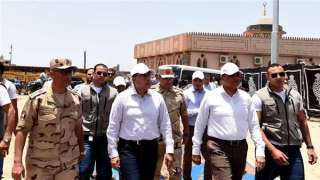 رئيس الوزراء يفاجئ مرافقيه بطلب...