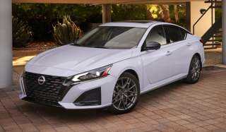 ”قاتلة Camry” الجديدة من نيسان