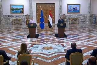 بالفيديو.. مؤتمر صحفي مشترك للرئيس...