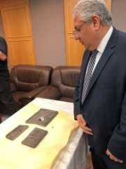 سفير مصر بالكويت يتسلم 5...