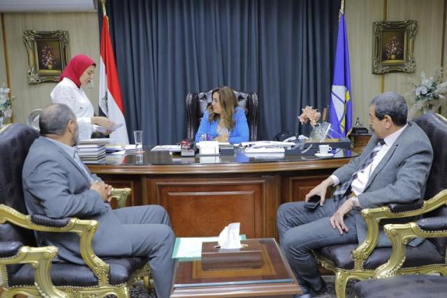 محافظ دمياط ورئيس هيئة حماية الشواطئ يوقعان بروتوكول تعاون لدعم مشروعات المحافظة لحماية شواطئ رأس البر