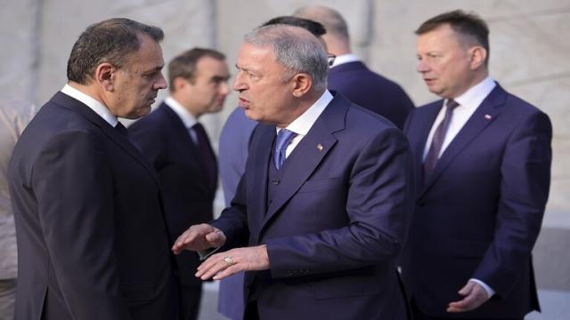 وزيرا الدفاع اليوناني والتركي