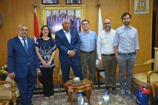 محافظ الوادي الجديد يبحث أوجه...