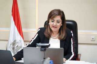وزيرة التخطيط تشارك بالقمة المصرفية...