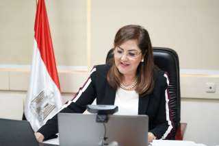 وزيرة التخطيط تشارك بالقمة المصرفية...