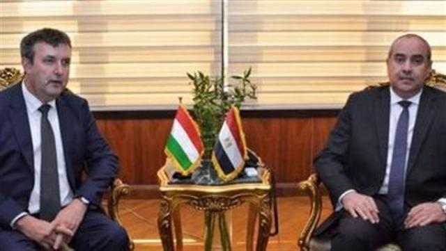 وزير الطيران المدني يستقبل وزير التكنولوجيا والصناعة بدولة المجر