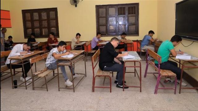 الثانوية العامة 2022 الطلاب يؤدون الامتحان فى الاقتصاد والإحصاء غدًا