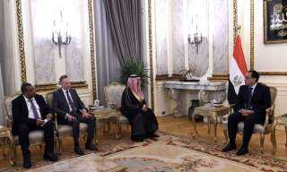 رئيس الوزراء يلتقى رئيس مجلس...