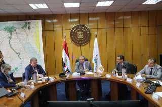 وزير القوى العاملة يرأس الاجتماع...