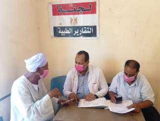 محافظ أسوان يتابع جهود القوافل...