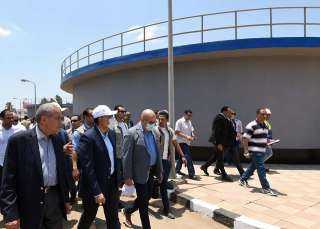رئيس الوزراء يتفقد مشروعات مياه...