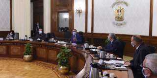 رئيس الوزراء يتابع الموقف التنفيذي...
