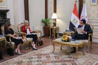 وزير التعليم العالي والقائم بأعمال...