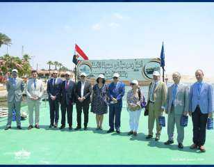 رئيس هيئة قناة السويس يستقبل...