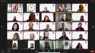وزيرة الهجرة والمدير التنفيذي للأكاديمية...